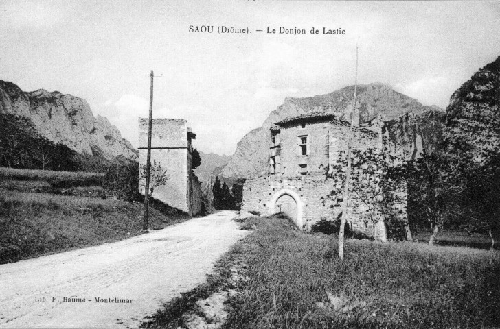 Le château de Lastic.