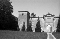 Châteaudouble.- Façade extérieure est du château.