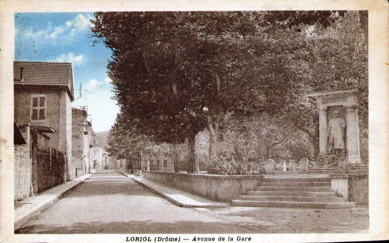 Le monument aux Morts (1921).