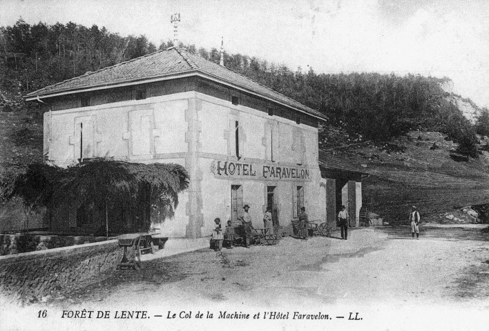 L'hôtel Faravelon au col de la Machine.