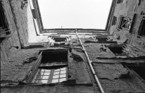 Valence.- Façade sud sur cour de la Maison des Têtes.