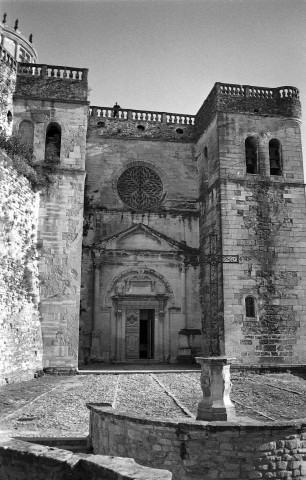 Grignan. - La collégiale Saint-Sauveur.