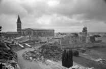 Pierrelatte. - L'église Saint-Jean-Baptiste et la tour de l'Horloge vues du Rocher.