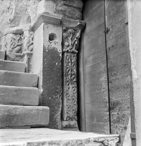 Saint-Donat-sur-l'Herbasse. - Détail du cloître de la collégiale.