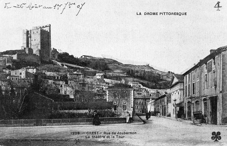 Crest.- La Tour vue du cours de Verdun.