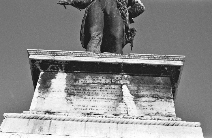 Valence. - Détail du monument Championnet, le 23 mai 1979.