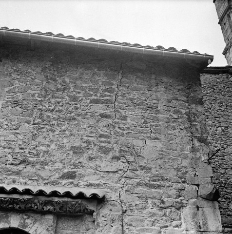 Saint-Donat-sur-l'Herbasse. - Détail du cloître de la collégiale.