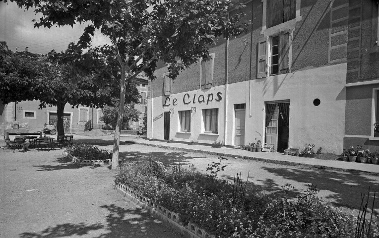 Luc-en-Diois. - Place du Champ de Mars.