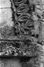 Rochebaudin. - Détail de l'arc du porche de la chapelle du cimetière.