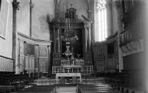 Grignan. - La nef et le chœur de la collégiale Saint-Sauveur.