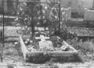 44. Brigade de Livron. Nature de la commémoration : stèle. Lieu : Étoile, tombe dans le cimetière. Nombre de victimes, fusillés : 2. Circonstances : arrêtées à domicile et fusillées le 10 août 1944.