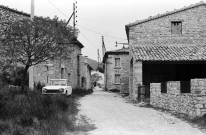 Rochebrune. - La rue principale du village.