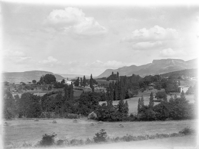 Montagnes d'Eyzahut et de Souspierre. - Vue lointaine du Croquet vers Arsac.