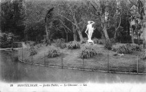 Le Jardin Public, la statue du Chasseur du 1er âge (1903).