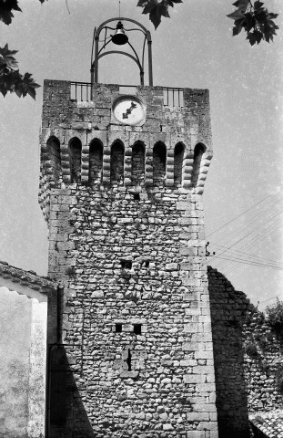 Montbrun-les-Bains. - Façade ouest du beffroi.