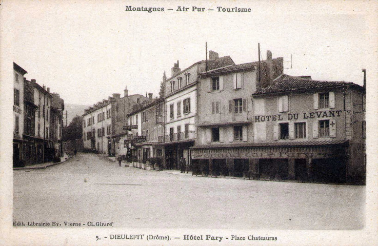 Place Chateauras.