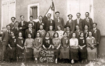 Jeunes gens de la classe de 1925.