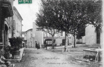 Place de l'église Saint-André de la Clastre.