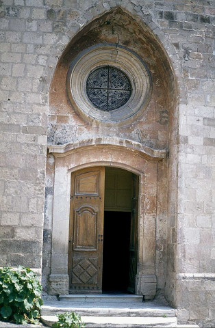 Rousset-les-Vignes.- Le portail de l'église.