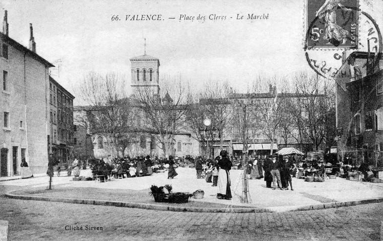 Valence.- Marché de primeurs et de fleurs, place des Clercs.