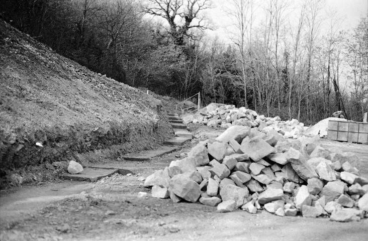 Puygiron.- Travaux au nouveau cimetière.