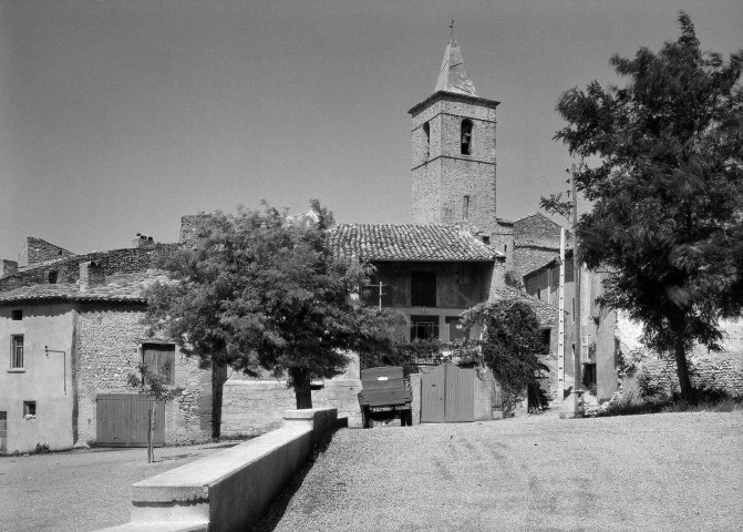 Tulette.- Le clocher de l'église Saint-Pierre.