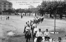 Soldats du 13e régiment des chasseurs à cheval, installé à la caserne Latour-Maubourg le 30 août 1907.