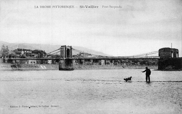 Saint-Vallier. - Le pont suspendu sur le Rhône.