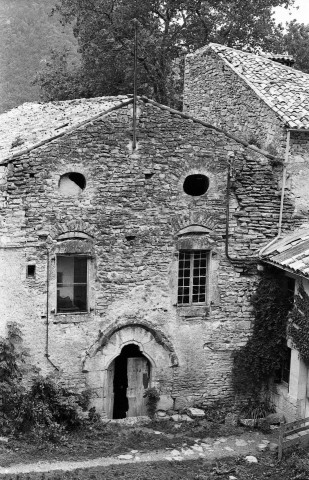 Die.- Façade du réfectoire de l'abbaye de Valcroissant.