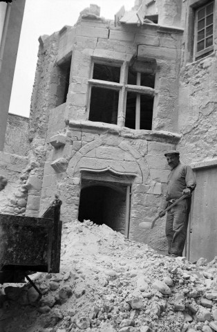 Valence.- Démolition du "Grand Pavois" (Plais) rue de l'Équerre en 1952.