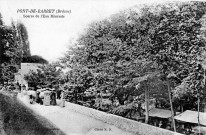 Route de la source d'eau minérale gazeuse.