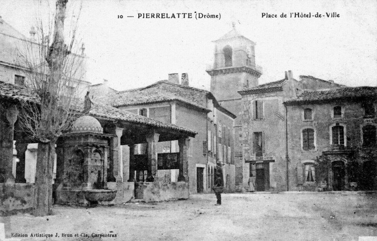 Fontaine et lavoir de l'actuelle place Xavier Taillade.