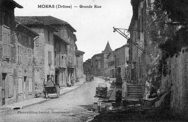 Rue principale du village.