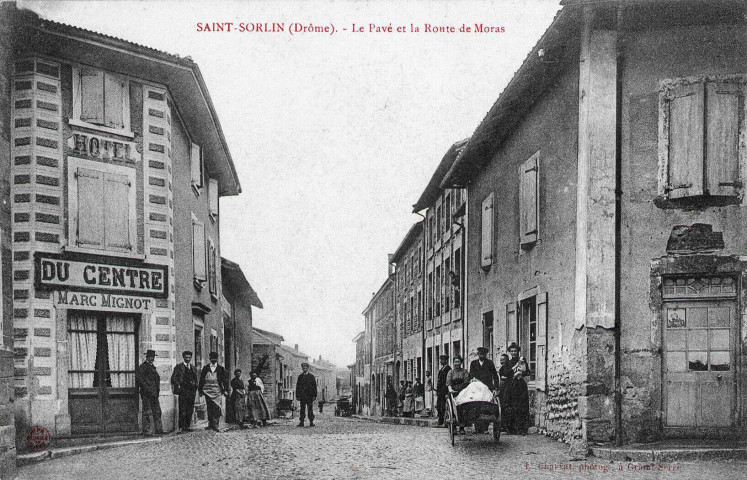 Route de Moras et rue du Pavé.