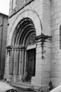 Montboucher-sur-Jabron. - Le porche de l'église Notre-Dame.