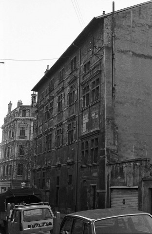 Valence. - La façade est de l'ancienne abbaye de Vernaison, devenue annexe du Palais de Justice.