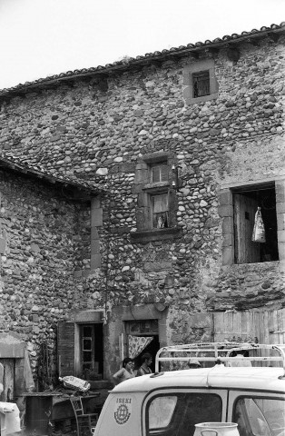 Aleyrac. - Ferme aux abords du prieuré Notre-Dame-la-Brune.