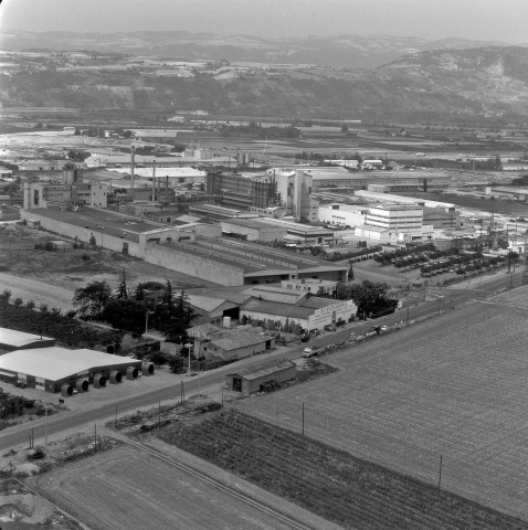 Vue aérienne de la zone industrielle.