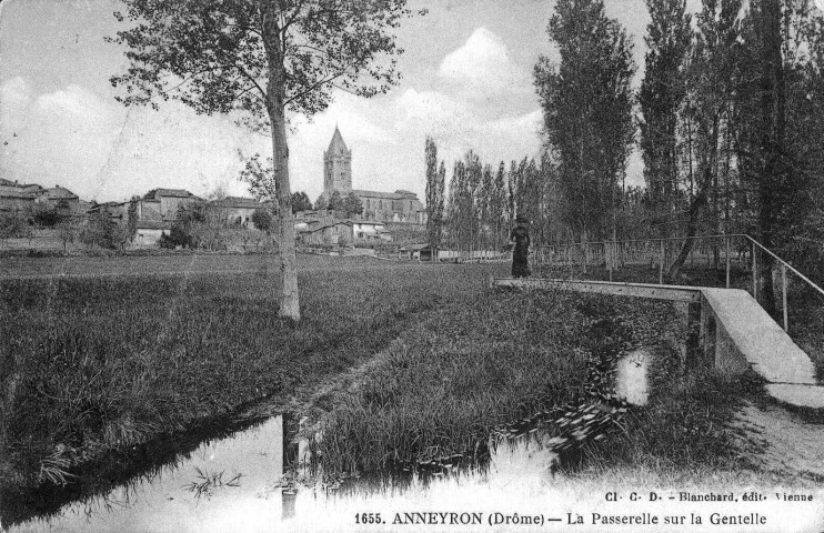 Anneyron. - Passerelle sur la Gentelle.