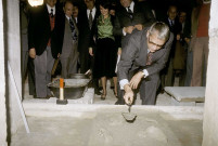 Romans-sur-Isère.- Pose de la première pierre de la galerie des métiers au Musée de la Chaussure par le Préfet A. Roche en novembre 1976.