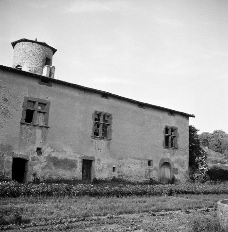 Chanos-Curson.- La maison-forte de Conflans bâtie au XVe siècle.