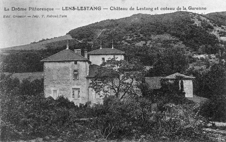 Le château sur les coteaux de la Garenne.