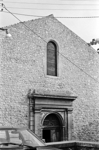 Donzère. - Le porche de l'église Saint-Philibert.