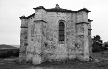 Saint-Restitut.- Façade sud de la chapelle du Saint-Sépulcre.