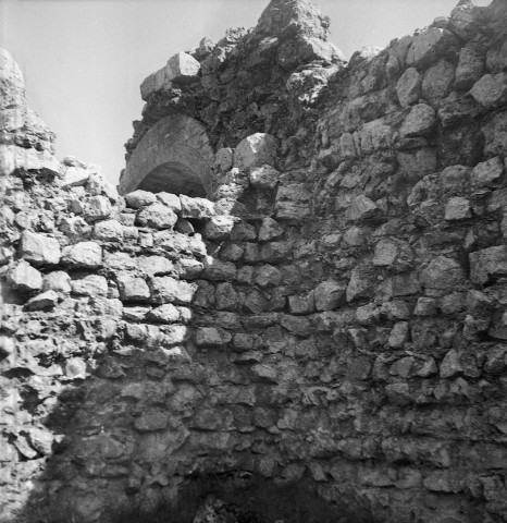 Aleyrac. - Détail de l'église Notre-Dame de l'ancien prieuré bénédictin.