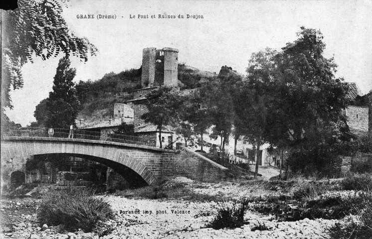 Grâne.- Le vieux pont sur la Grenette.