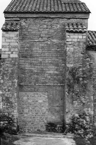Les Tourrettes.- La façade nord de la chapelle Saint-Didier.