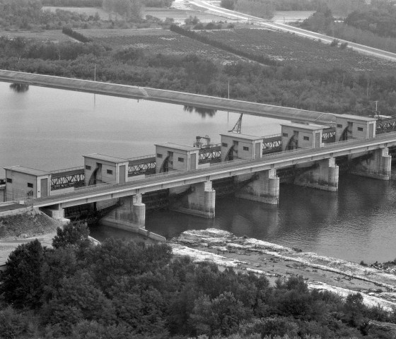 Vue aérienne du barrage.