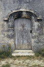 Saint-Restitut.- La porte de la chapelle Saint-Sépulcre.