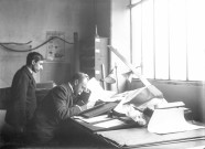 Saint-Denis (Seine-Saint-Denis), usine de construction mécanique Elwell et Seyrig. - Henri Champin au bureau, après le passage de M. Seyrig.